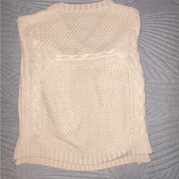 Cozy Casual Cable Knit Oversized V-Neck Sweater - Picture 2 of 8